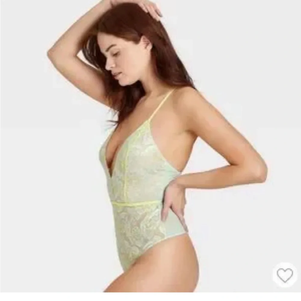 Victoria’s Secret Mint Green Lace Sheer Bodysuit V Neckline Thong Back Medium‎